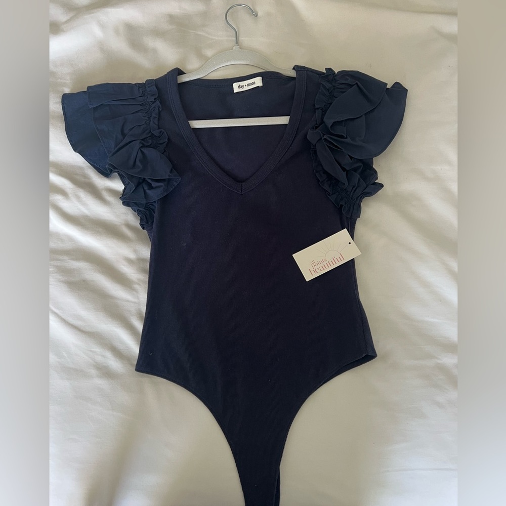 All points beautiful boutique body suit with ruffle sleeves brand new with tags